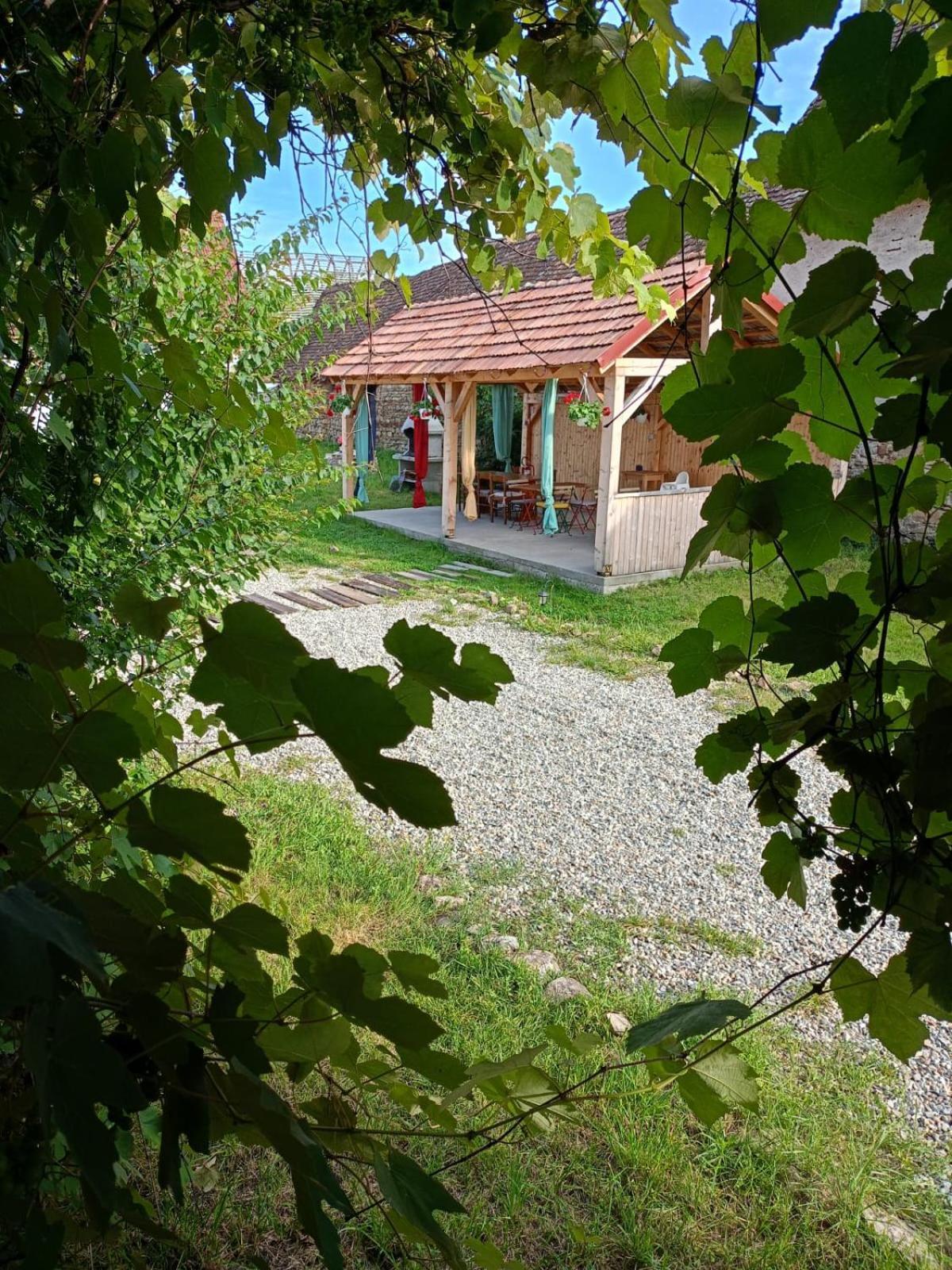 Barcut Chalet Giuel מראה חיצוני תמונה