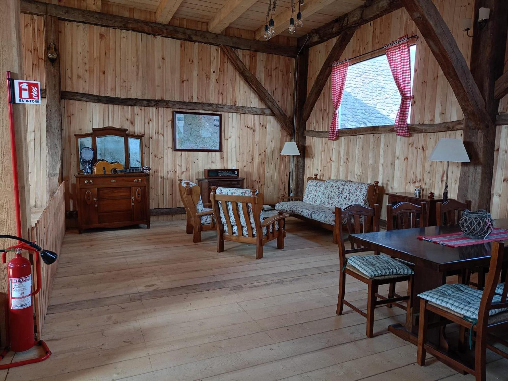 Barcut Chalet Giuel מראה חיצוני תמונה